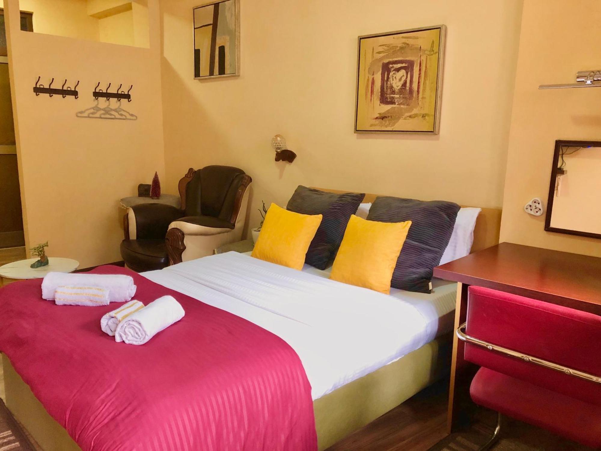 Urban Boutique Hotel Приштина Экстерьер фото