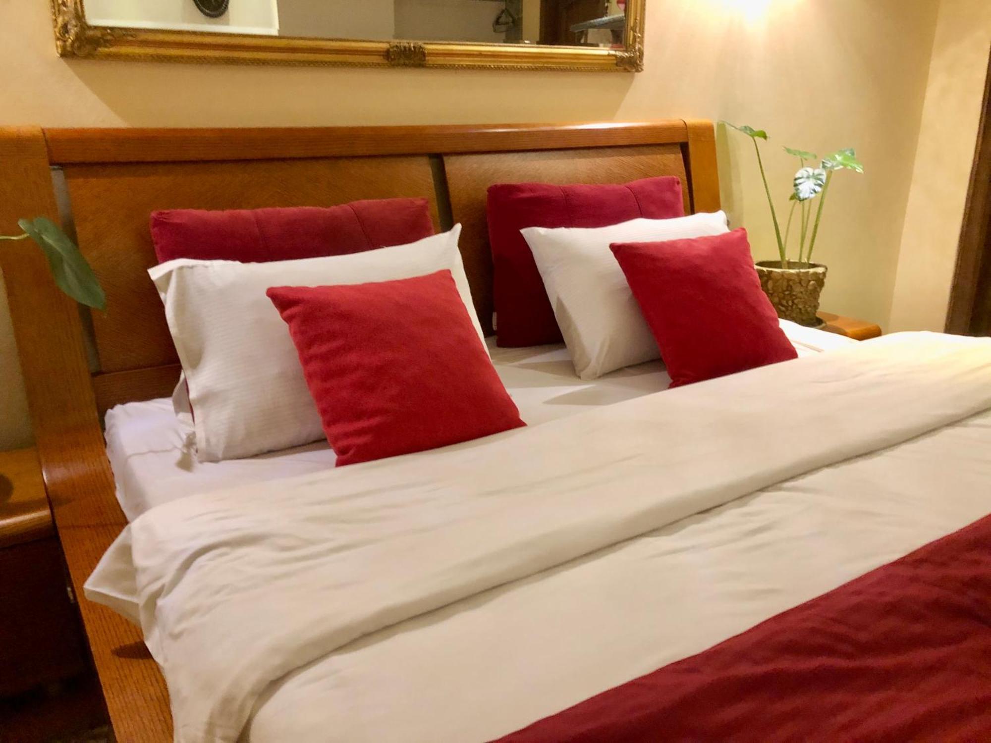 Urban Boutique Hotel Приштина Экстерьер фото