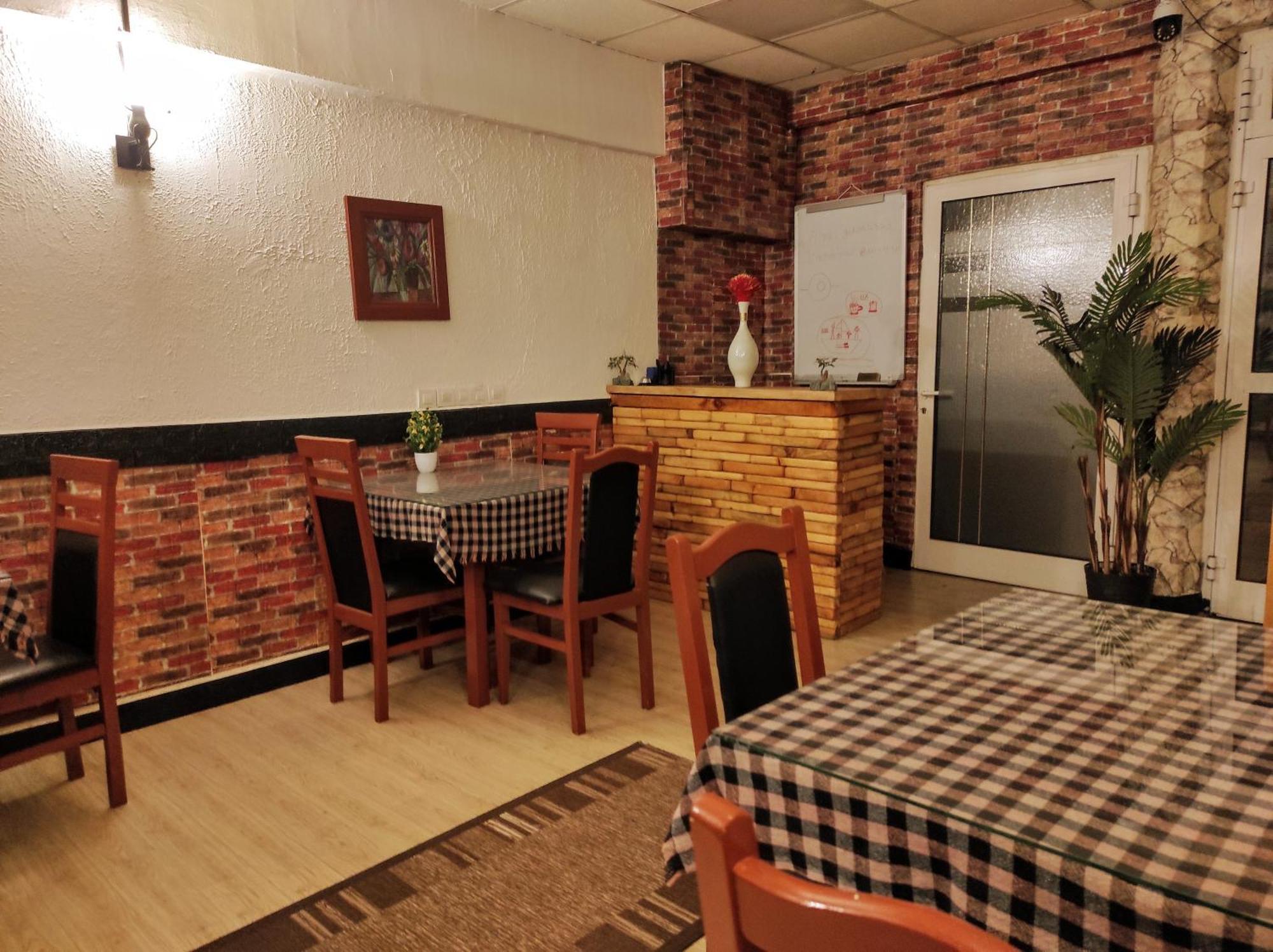 Urban Boutique Hotel Приштина Экстерьер фото